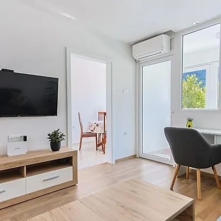 Kenova - Center Apartment *