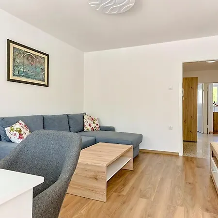 Kenova - Center Apartment