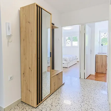 Kenova - Center Apartment *