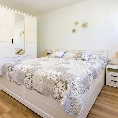 Kenova - Center Apartment