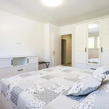 Kenova - Center Omis